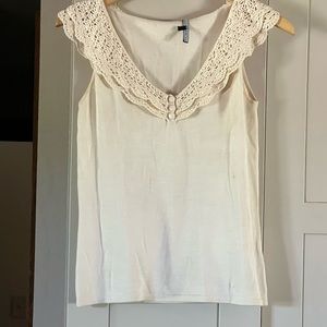 Sleeveless sweater ish top with crocheted like embellishment around neck, S